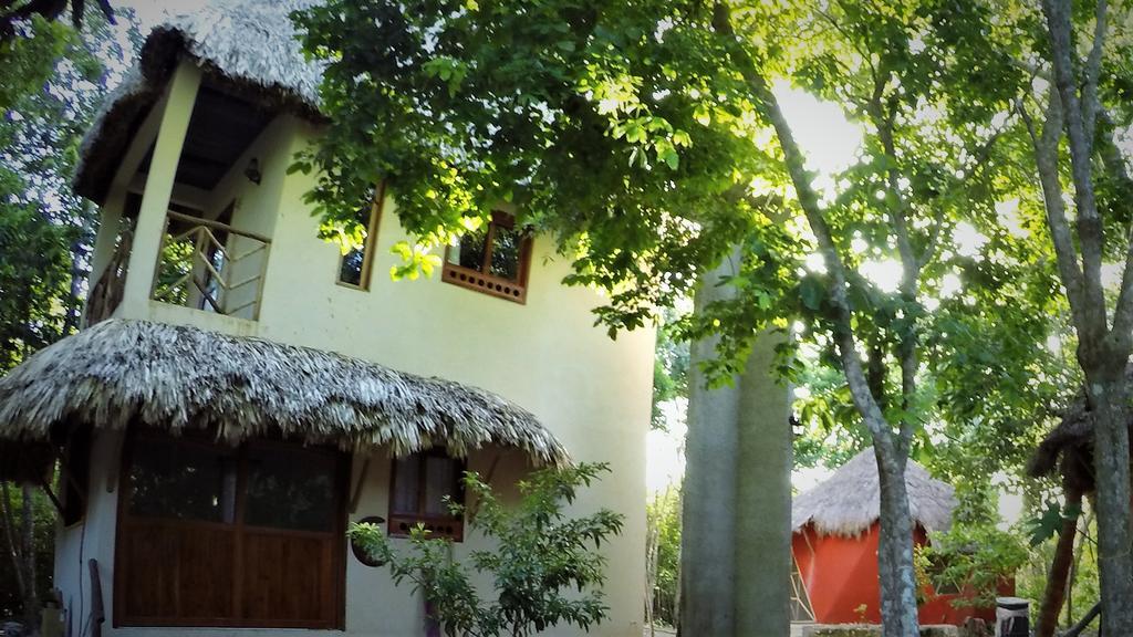 La Casa De Los Ninos Del Arbol Hotell Bacalar Exteriör bild
